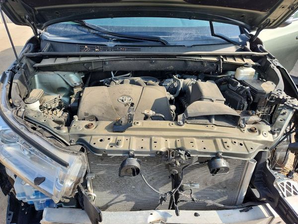 2019 TOYOTA HIGHLANDER LE/LE Plus
