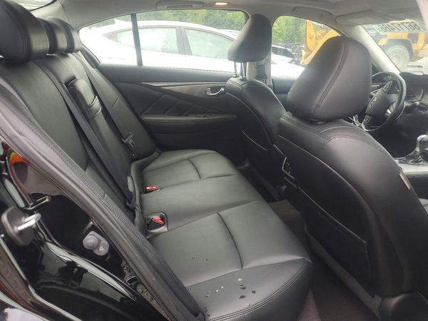 2015 INFINITI Q50