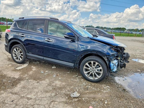 2018 TOYOTA RAV4 Ltd — Passenger 3/4