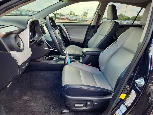 2018 TOYOTA RAV4 Ltd — DENT