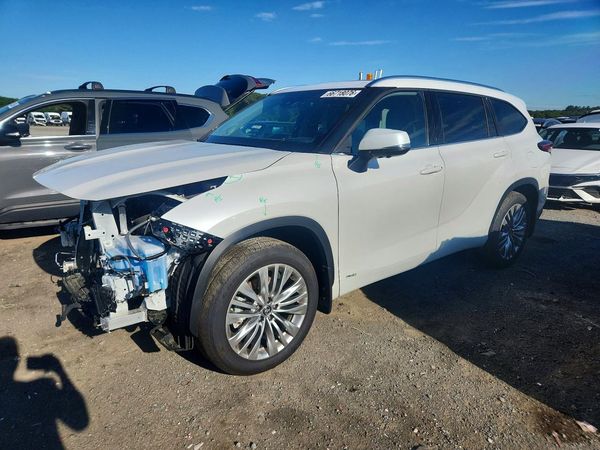 2026 TOYOTA HIGHLANDER Platinum — Front 3/4