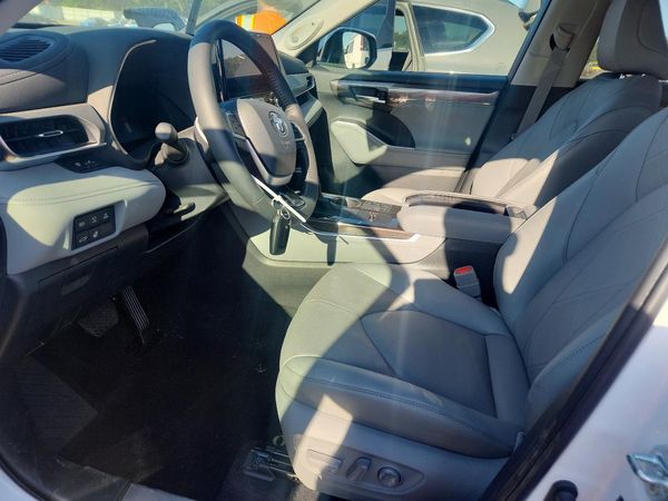 2026 TOYOTA HIGHLANDER Platinum — DENT
