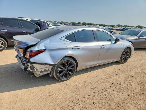 2022 LEXUS ES