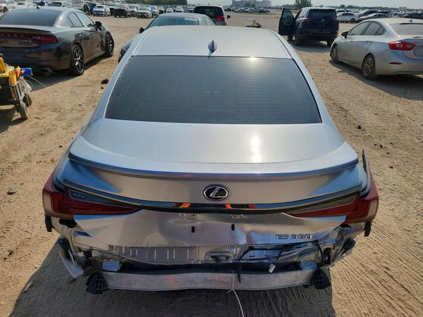 2022 LEXUS ES