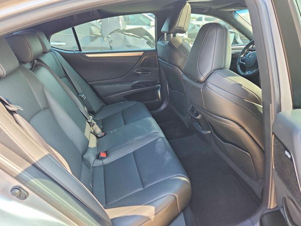 2022 LEXUS ES