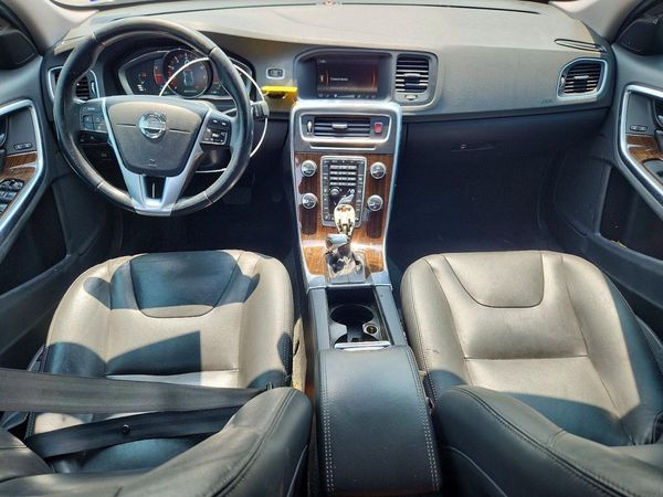 2015 VOLVO S60 Premier+ (non R design)
