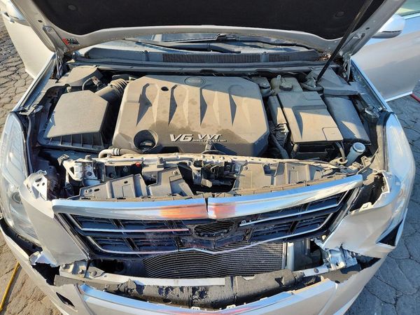 2016 CADILLAC XTS — Engine bay