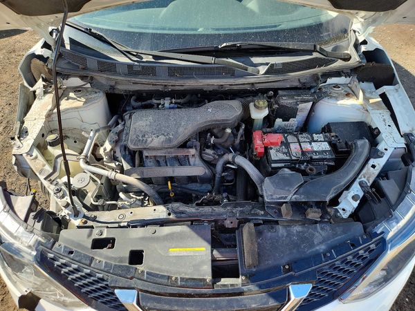 2019 NISSAN ROGUE — Engine bay