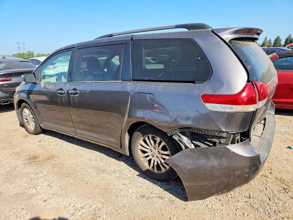 2013 TOYOTA SIENNA