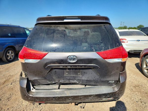 2013 TOYOTA SIENNA