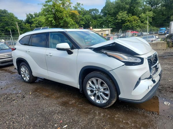 2022 TOYOTA HIGHLANDER Limited — Passenger 3/4