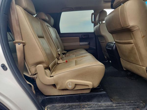 2015 TOYOTA SEQUOIA SR5 Grade