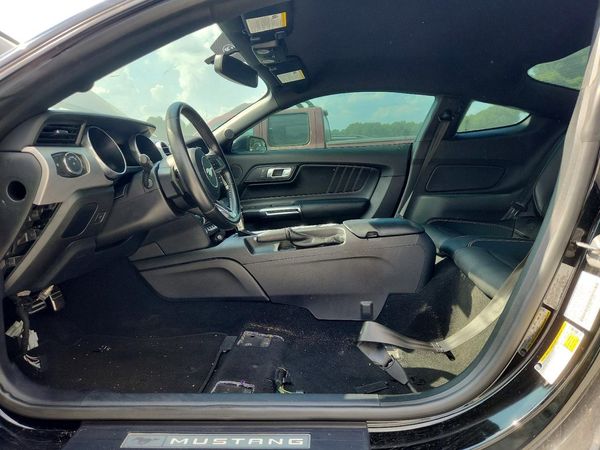 2019 FORD MUSTANG I4 Coupe — DENT