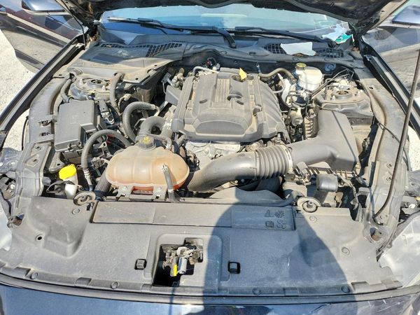 2019 FORD MUSTANG I4 Coupe — Engine bay