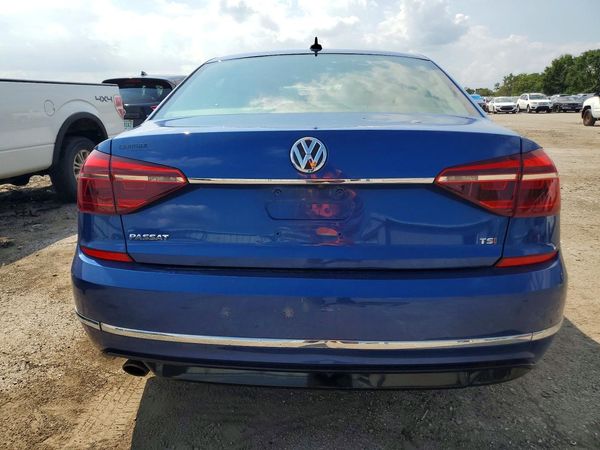 2017 VOLKSWAGEN PASSAT R-Line