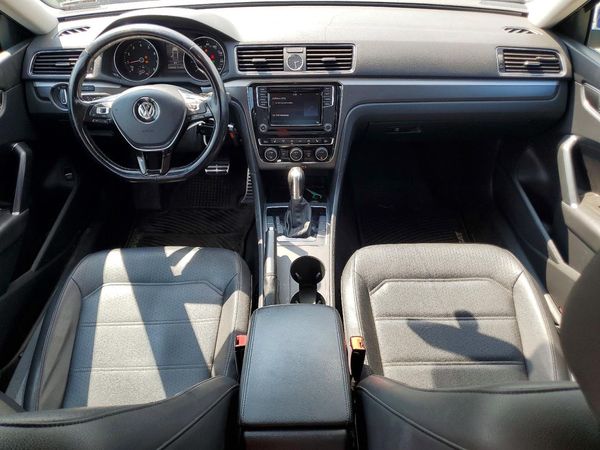 2017 VOLKSWAGEN PASSAT R-Line