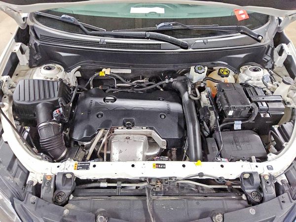 2018 CHEVROLET EQUINOX LT (2LT) — Engine bay