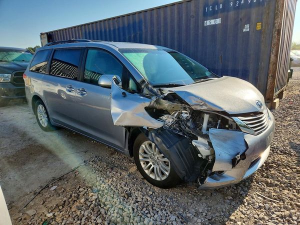 2013 TOYOTA SIENNA