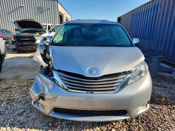 2013 TOYOTA SIENNA
