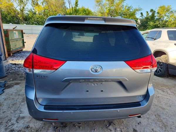 2013 TOYOTA SIENNA