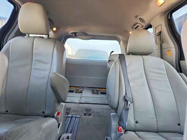 2013 TOYOTA SIENNA