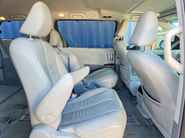 2013 TOYOTA SIENNA