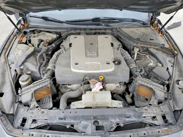 2014 INFINITI Q50 — Engine bay