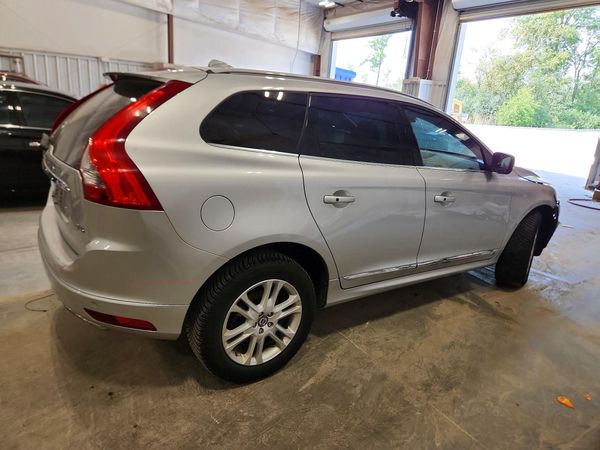 2015 VOLVO XC60