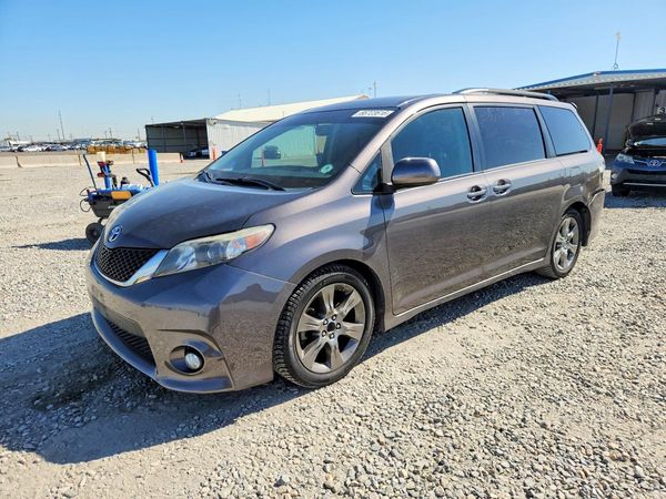 2012 TOYOTA SIENNA