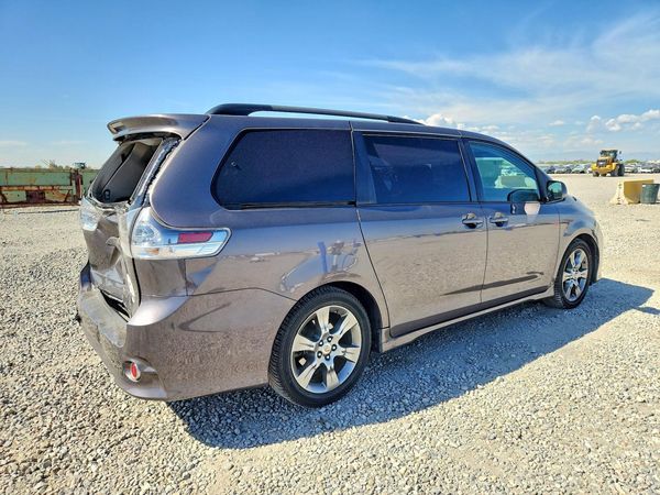 2012 TOYOTA SIENNA