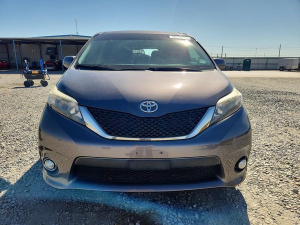 2012 TOYOTA SIENNA