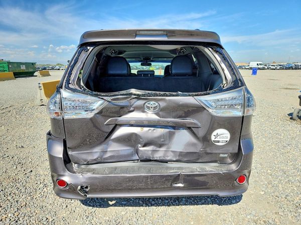 2012 TOYOTA SIENNA