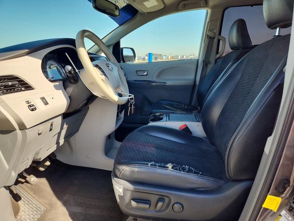 2012 TOYOTA SIENNA