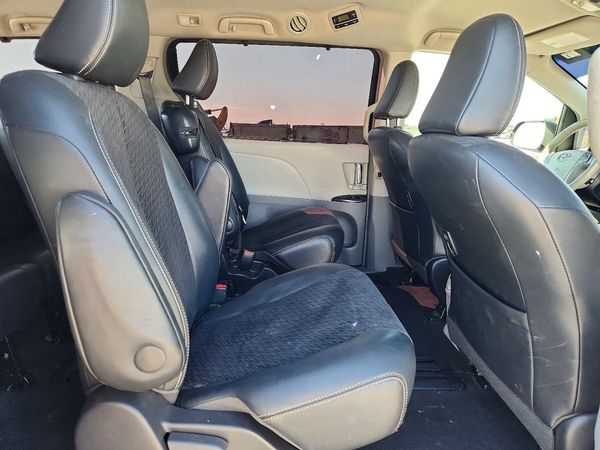 2012 TOYOTA SIENNA