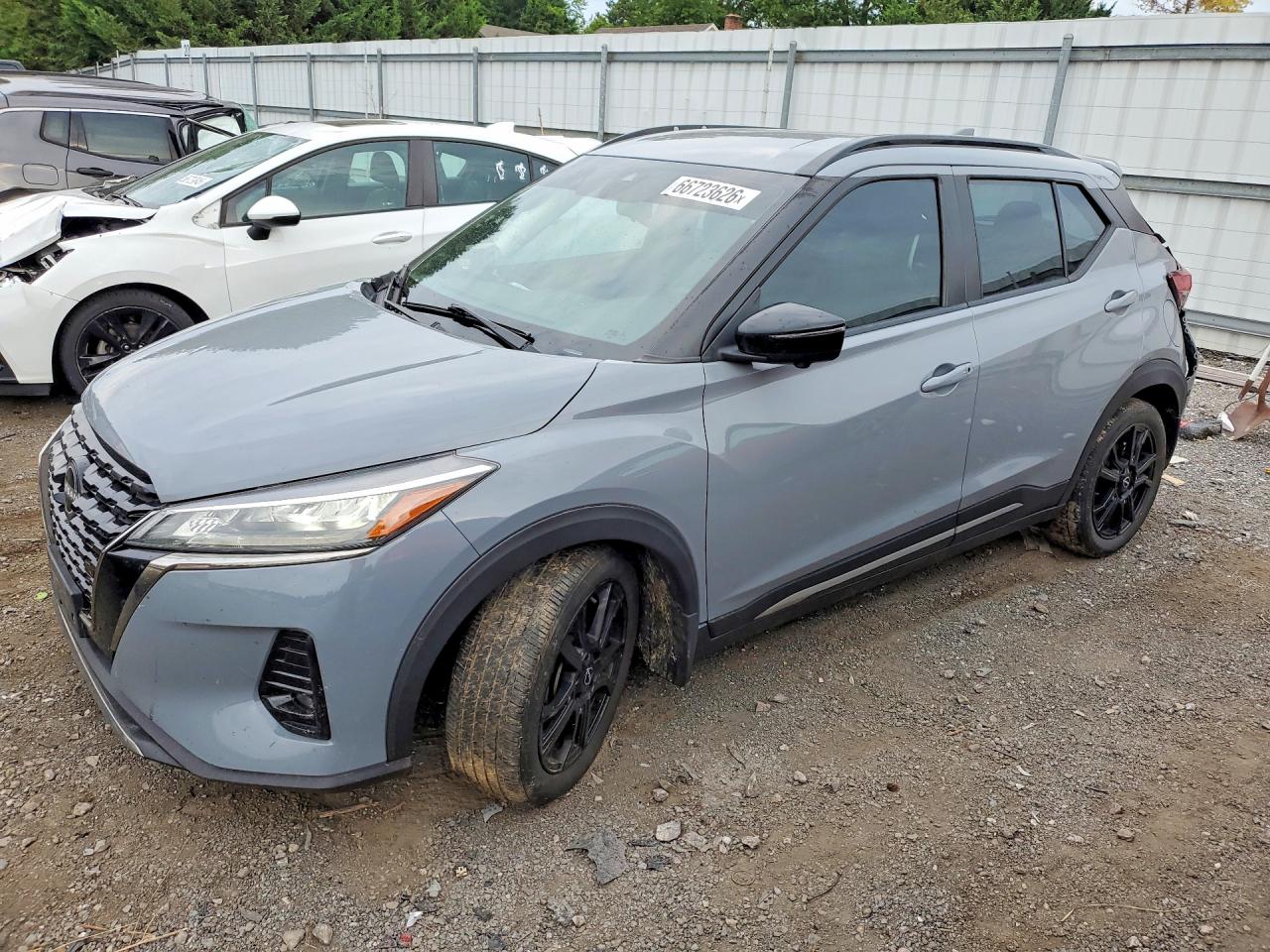 2022 NISSAN KICKS