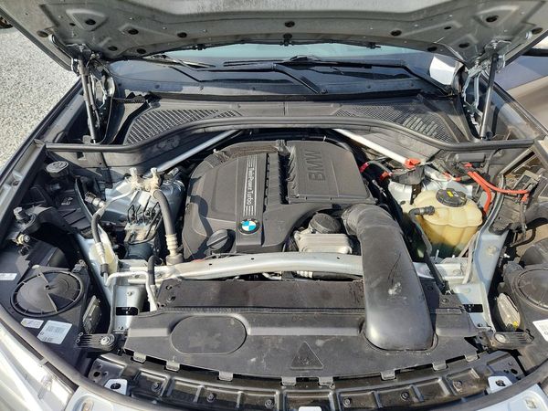 2017 BMW X6 sDrive35i — Engine bay