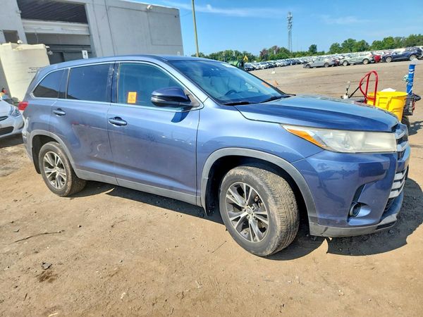 2019 TOYOTA HIGHLANDER LE/LE Plus