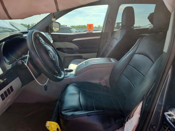 2019 TOYOTA HIGHLANDER LE/LE Plus