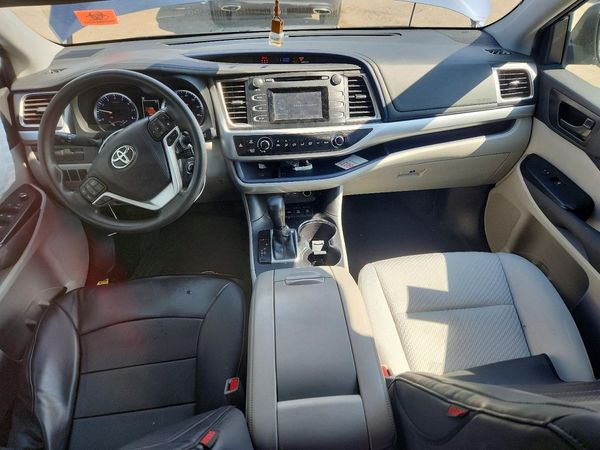 2019 TOYOTA HIGHLANDER LE/LE Plus