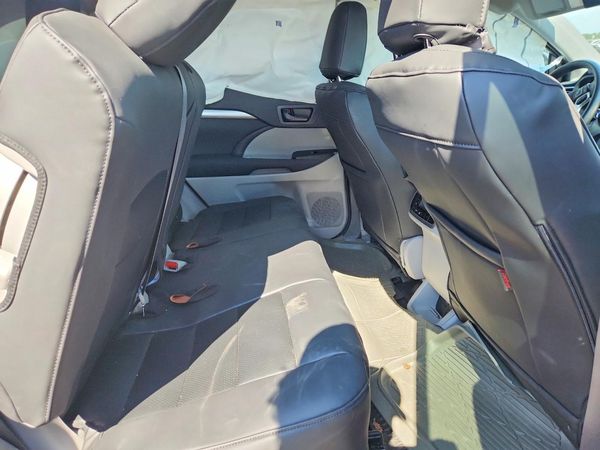 2019 TOYOTA HIGHLANDER LE/LE Plus