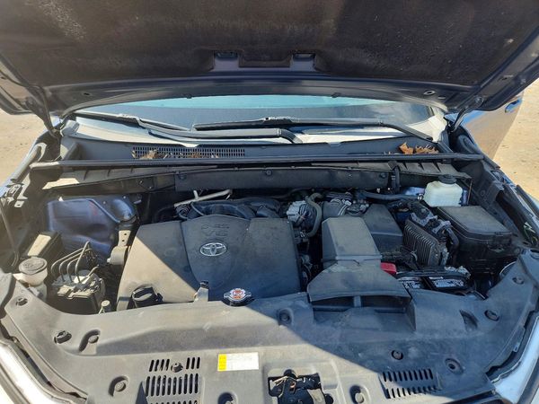 2019 TOYOTA HIGHLANDER LE/LE Plus