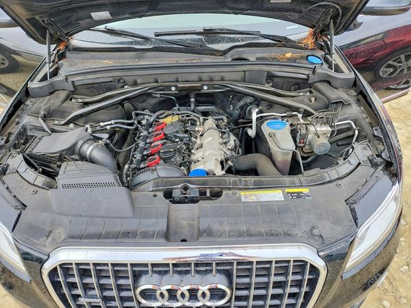 2014 AUDI Q5 Premium Plus — Engine bay