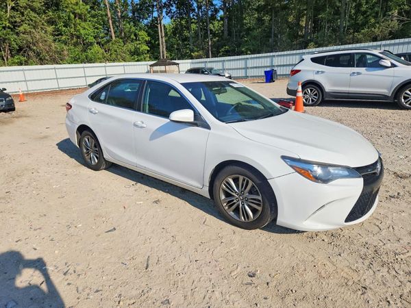2017 TOYOTA CAMRY LE/SE/XLE/XSE — Passenger 3/4