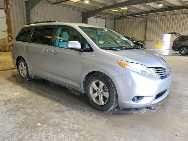 2015 TOYOTA SIENNA