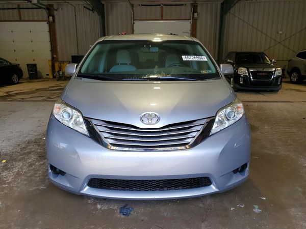 2015 TOYOTA SIENNA