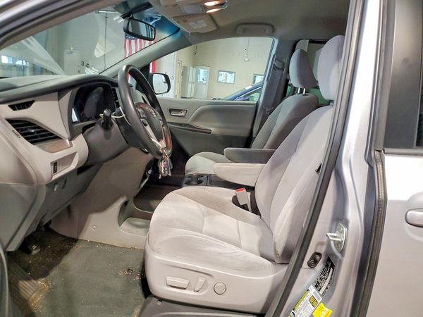 2015 TOYOTA SIENNA