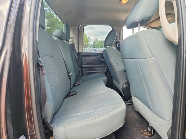 2017 RAM 1500 ST QUAD CAB 4X2