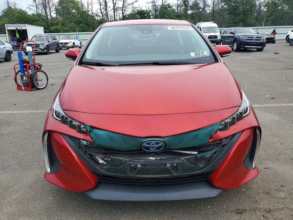 2018 TOYOTA PRIUS Plus/Premium/Advanced