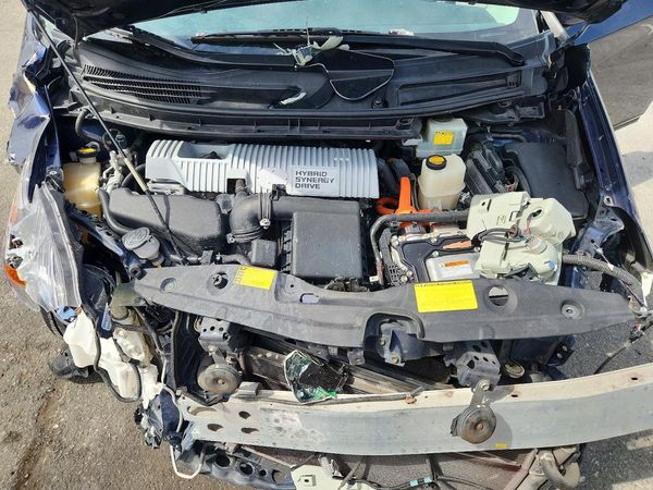 2012 TOYOTA PRIUS — Engine bay