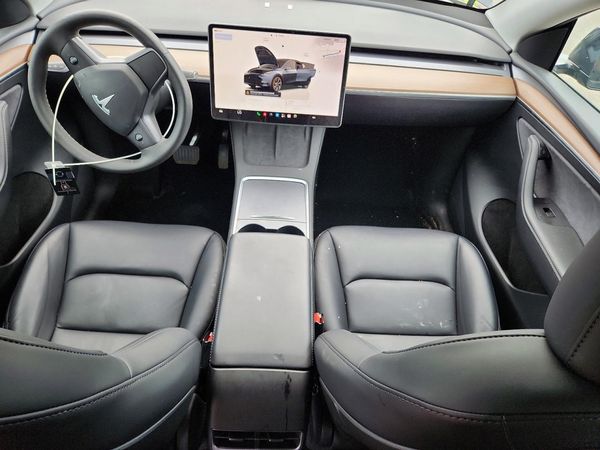 2024 TESLA MODEL Y